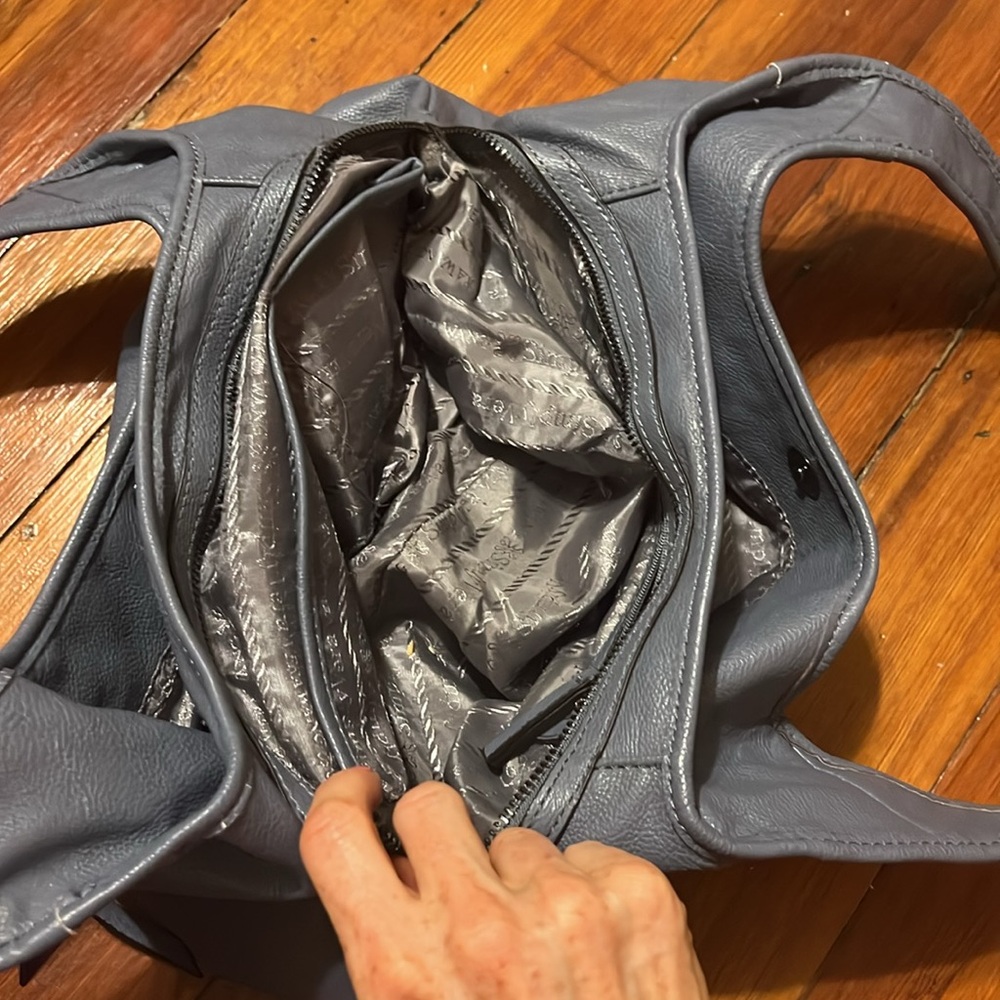 Medium / Large Purse Basically New! - image 2